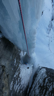 Raide!!!  -  Guide de Haute Montagne - Cascade de glace - Sixt Fer à Cheval - Cascade de la Massue - Ice climbing