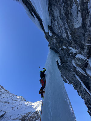 Exceptionnel de grimper cette longueur! - Cascade de glace - Bessans 