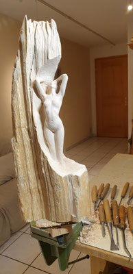 Akt Holzskulptur