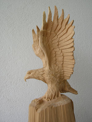 Steinadler handgeschnitzt