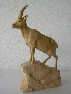 Steingeiss Skulptur