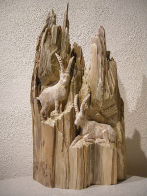 Steinbock geschnitzt