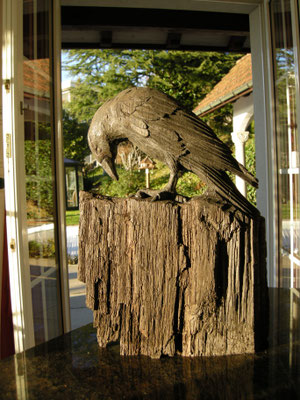 Krähe Holzschnitzerei
