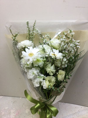白い花束で御祝
