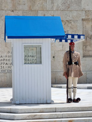 Wachsoldat in historischer Tracht am Síntagma-Platz