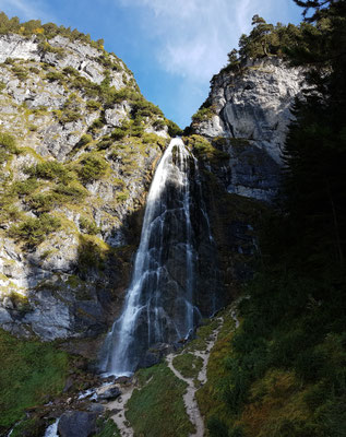 via Dalfazer Wasserfall...