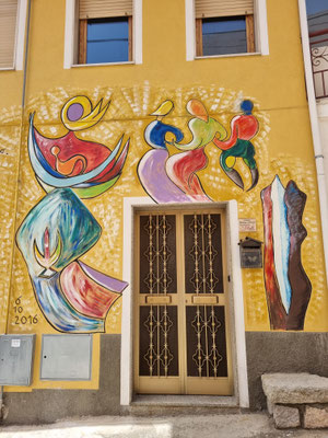 Orgosolo, ein Städtchen mit vielen schönen Wandmalereien (Murales)