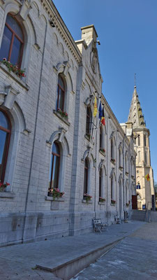 Rathaus und Kirche