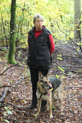 Antje mit Rica von Büren ('Juli') bei der Flächensuche (RH FL 2B)