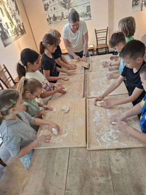 Brot backen in der Burg Wels