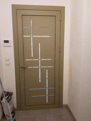 Porte d'entrée aluminium moderne