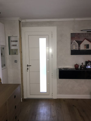 porte d'entrée avec un peu de jour