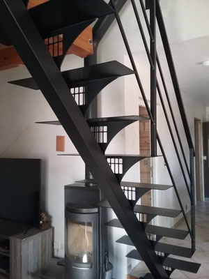 Escalier moderne, déco urbaine, métallerie Hautes-Alpes, escalier sur mesure