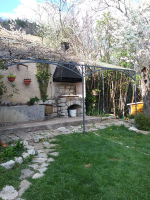 Hotte four extérieur, décoration terrasse et jardin, métallerie Hautes-Alpes