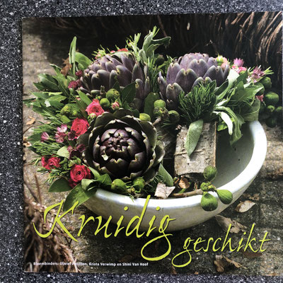 €3,00 incl. BTW/TVA/VAT, excl. transport costs 