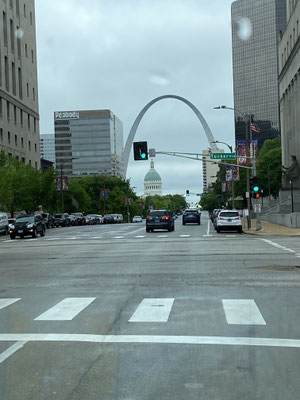 noch ein mal der Gateway Arch am Horizont - diesmal mit Capitol. Leider war es ein wenig feucht...