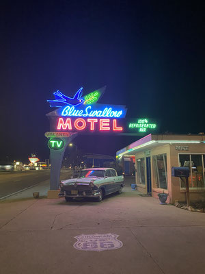 Blue Swallow Motel. Tucumcari hat übrigens nach Las Vegas, Nevada das größte Motel-/Einwohnerverhältnis der USA.