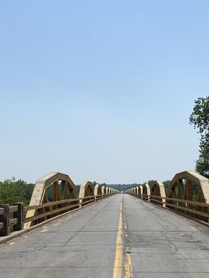 noch eine schöne alte Stahlbrücke (38 Bögen)