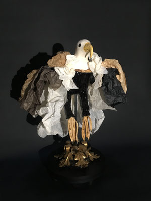 " Aigle aux ailes de Papier " 41 X 31 X 23 cm création 2020 signée 