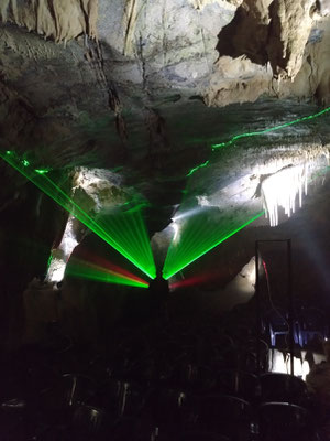 Höhlenkonzerte von Günter Müller in der Dechenhöhle