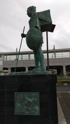 本庄早稲田駅前　旅立ちの朝　塙保己一の少年像