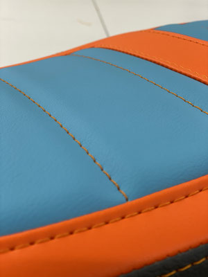 Schöne Farbkombination in Hellblau und Orange.