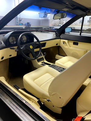 Bei diesem Ferrari Mondial T wurde die Innenausstattung komplett überarbeitet