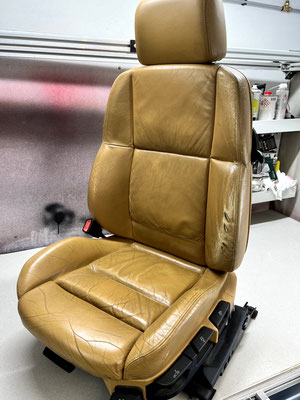 Dieser verschlissene Sitz gehört zu einem 3er BMW der Baureihe E36