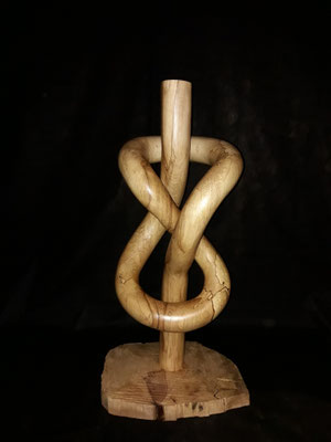 Achterknoten 86 cm hoch aus Ahornholz mit Motorsäge geschnitzt