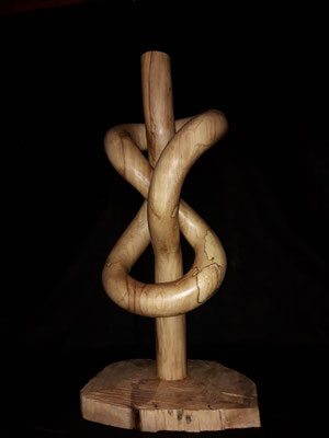 Achterknoten 86 cm hoch aus Ahornholz mit Motorsäge geschnitzt