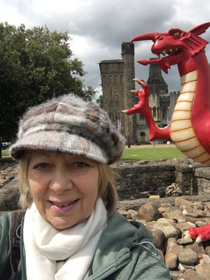 Cardiff: Im Schlosspark mit dem walisischen Drachen