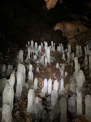 Eisige Stalagmiten