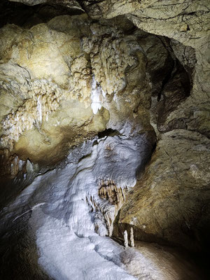 Kubacher Kristallhöhle -hier der einzige nennenswerte Bereich...