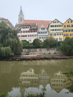 Blick auf die Tübinger Altstadt vom Neckar aus