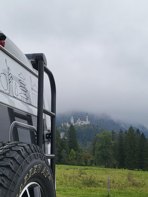 Der Nebel lichtet sich und Schloss Neuschwanstein taucht auf