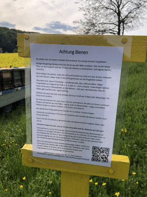 "Warnhinweis" mit einem zwinkernden Auge