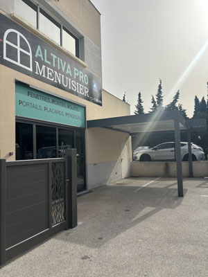 Portails et clôtures :sur mesure au showroom Altiva Pro Menuisier à La Seyne Sur Mer  Avril 2024 