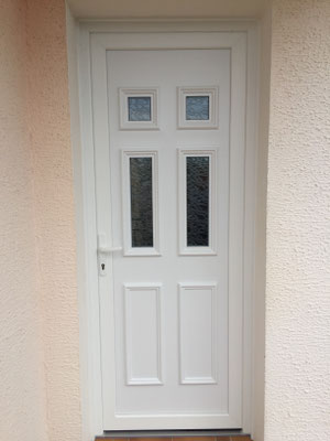 Portes: PVC & mixte 2023-2024 sur mesure  en rénovation de chez Altiva Pro Menuisier Bandol 83150