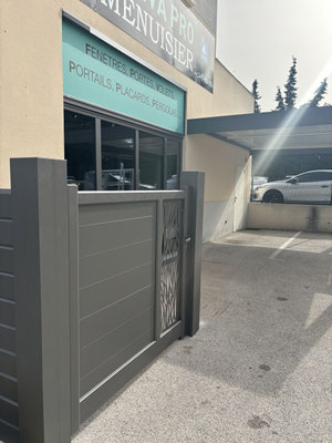 Portails et clôtures :sur mesure au showroom Altiva Pro Menuisier à La Seyne Sur Mer  Avril 2024 