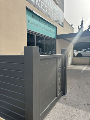 Portails et clôtures :sur mesure au showroom Altiva Pro Menuisier à La Seyne Sur Mer  Avril 2024 