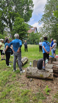 Mit einem Segen im Gederner Pfarrgarten endet ein eindrucksvoller Tag. Fotos: Judith Seipel