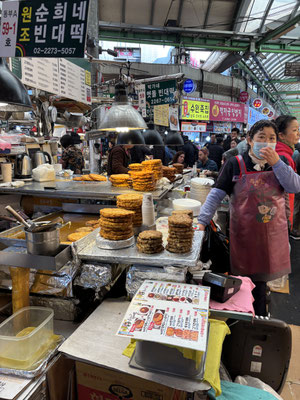本場のチヂミは分厚い（広蔵市場にて）