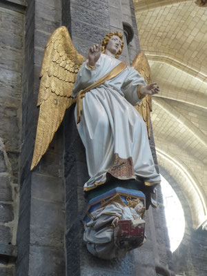 Doornik - zondag 9 januari 2022 - De Engel Gabriel verkondigt de komst van Jezus aan Maria (1428). Uit het atelier van Robert Campin - beeldhouwer Jean Delemer, polychromie volgens Albert Châtelet (1996) mogelijk Rogier van der Weyden.