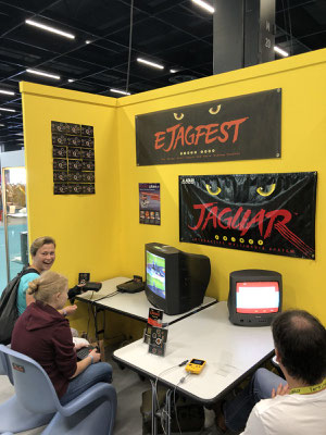 In Sonderfolge #12 des Männerquatsch Podcast berichten wir aus der Retro Area von der Gamescom 2019. Hier im Bild der Stand vom Männerquatsch Podcast und dem ejagfest.