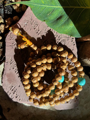 15. Bodhicitta Samen Mala mit grüner Perle 38,00 €  