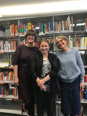 Louisa Yates (Incoming 2019), Elena Fuchs (Outgoing 2019/20) , Ursula Baumann at the HSLU Mediothek 