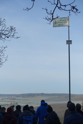 Der Hessenkopf ist für den Taunusklub ein Kultort! Für die Wanderer aus Ober-Mörlen eher Neuland.