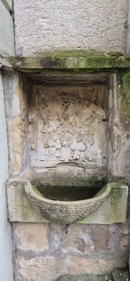 Diesen alten Brunnen entdeckte ich in einer engen Nische zwischen zwei Häusern in Esslingen
