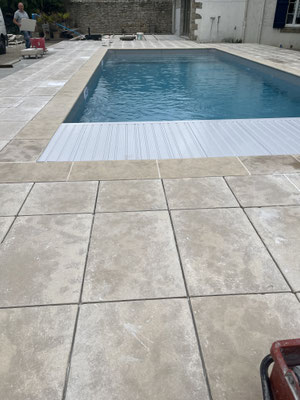 Terrasse en pierre (chablis) (plage piscine)