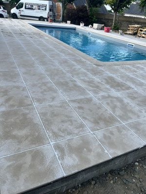 Terrasse en pierre (Chablis) (plage piscine)